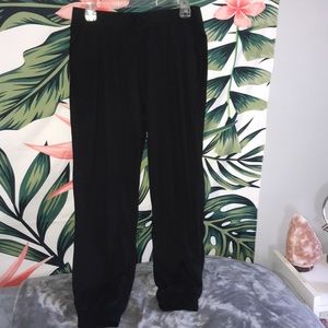 Soft and thin Joggers
